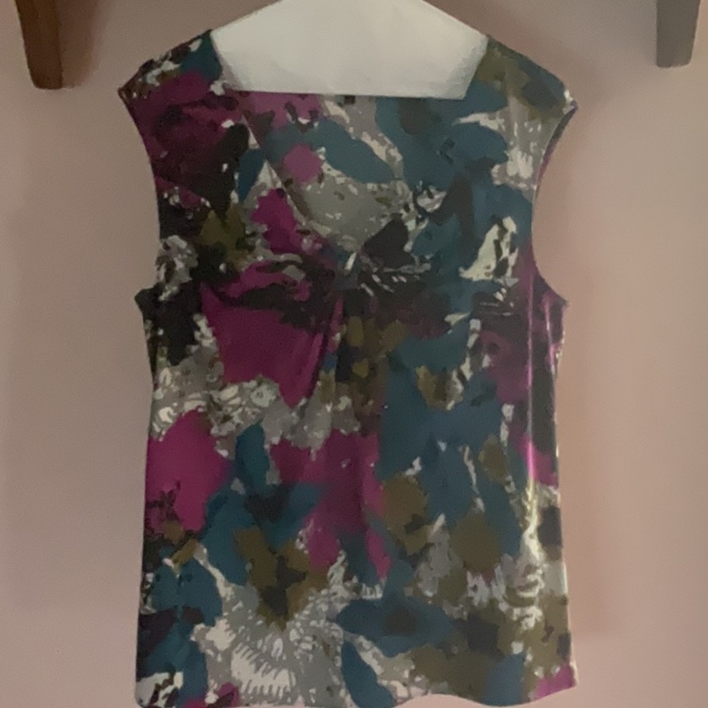 Anne Klein multi color knotted front sleeveless top.